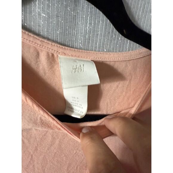 PINK H&M BALLON SLEEVED SHIRT SIZE MEDIUM - Picture 3 of 4